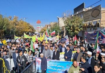 راهپیمایی بزرگ ۱۳ آبان در شازند؛ حضور گسترده مردم و دانش‌آموزان در حمایت از آرمان‌های انقلاب