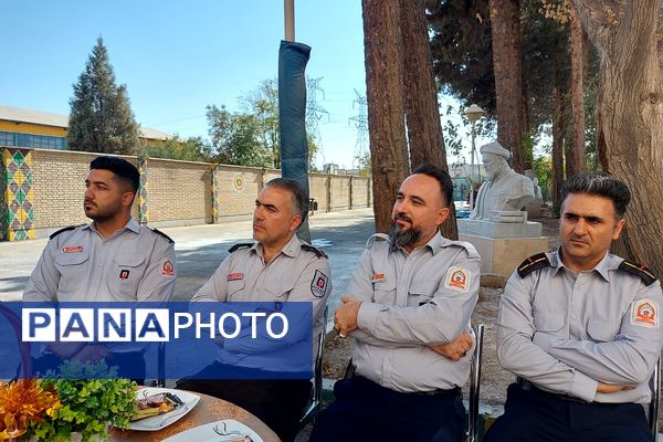 گرامیداشت مقام آتش‌نشان در دبیرستان نمونه دولتی شهیدی باقرشهر 