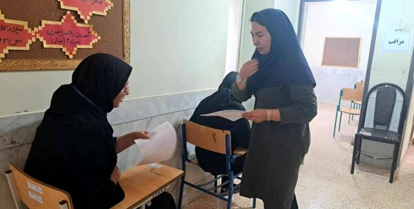 رقابت دانش‌آموزان میانکوه در امتحانات نوبت دوم