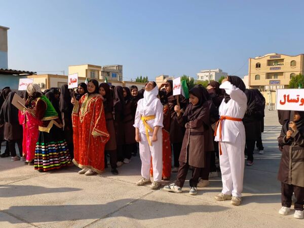 هفته «تربیت بدنی» در دبیرستان نمونه دولتی عترت شهرستان جاسک