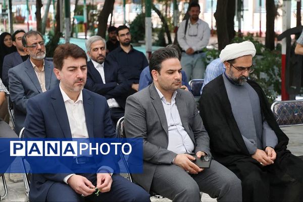 آیین غبارروبی مزار شهدا با حضور اصحاب رسانه در قم