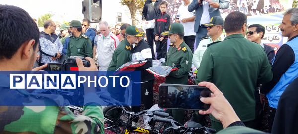 همایش پیاده‌روی خانوادگی به‌مناسبت هفته دفاع مقدس در نیشابور