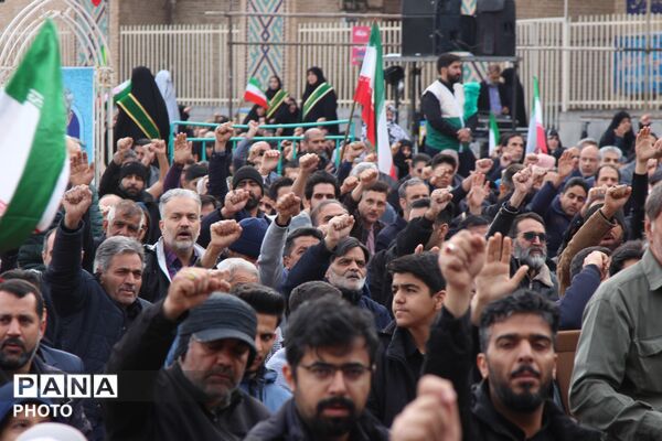 برپایی باشکوه نماز عید فطر در یزد