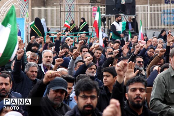نماز عید سعید فطر در شهرستان کاشمر 