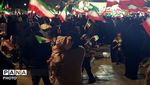 قاب هایی از حضور مردم در تجمعات انقلابی محله آزادشهر یزد