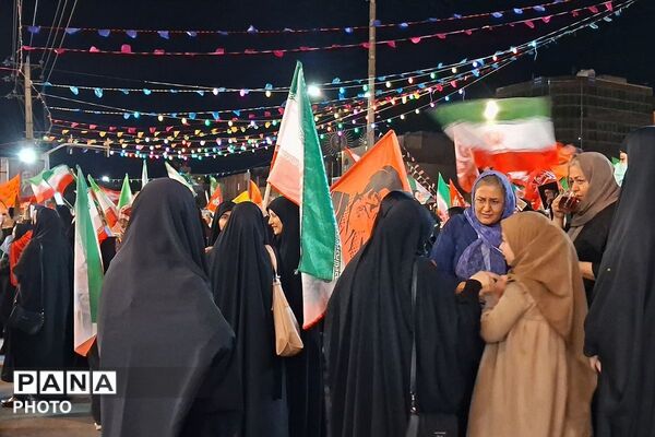تجمع مردمی رباط کریم با اجرای سرود و سخنرانی