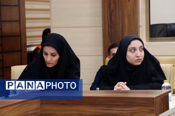 نشست خبری مدیرکل راه و شهرسازی و مدیران دستگاه‌های متولی حمل و نقل یزد