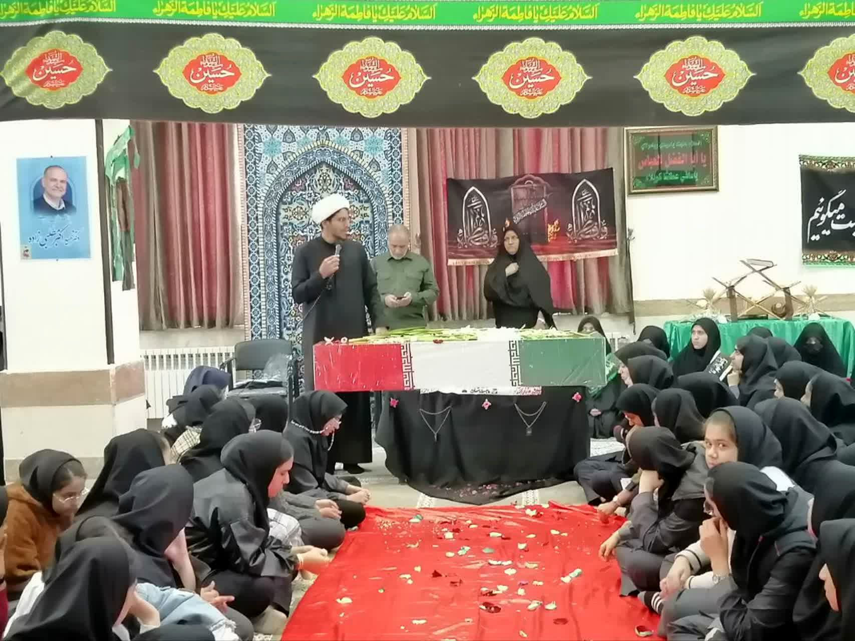 تجدید عهد دانش‌آموزان با آرمان‌های شهدا