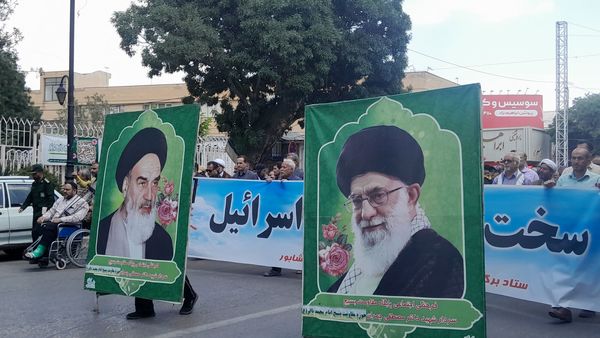  حضور بی نظیر مردن نیشابور در راهپیمایی بر علیه حمله رژیم صهیونسیتی