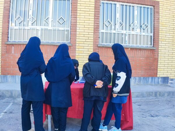 انتخابات شورای دانش‌آموزی در هنرستان مهدیزاده نیا