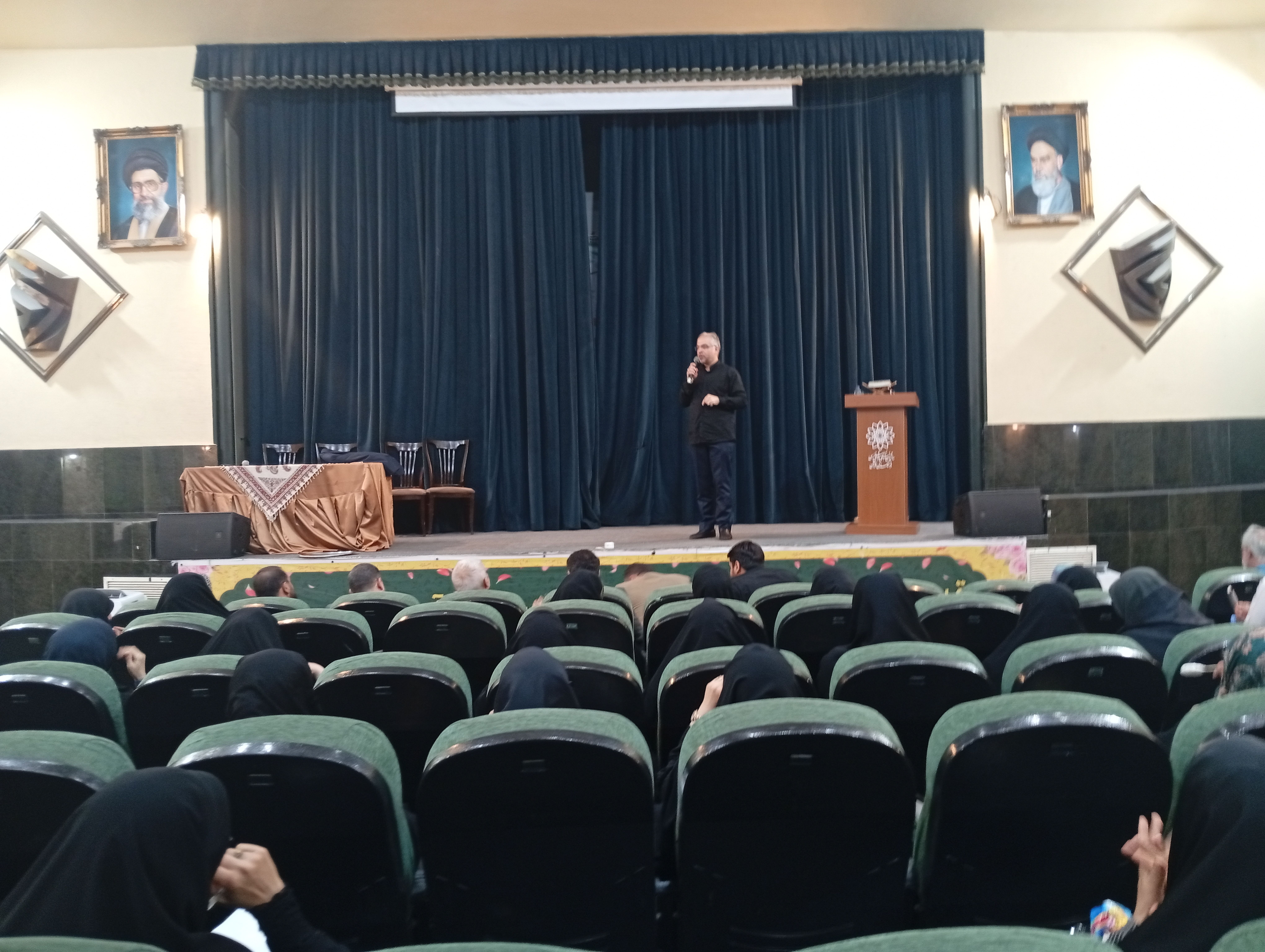 اجلاس مدیران آموزش‌وپرورش منطقه ۱۰ با محوریت تقبیح جنایات صهیونیست‌ها و تقویت پایگاه‌های تابستانی مدارس
