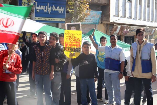 فریاد مرگ بر آمریکا در کوهدشت ؛ حماسه حضور دانش آموزان در سیزده آبان