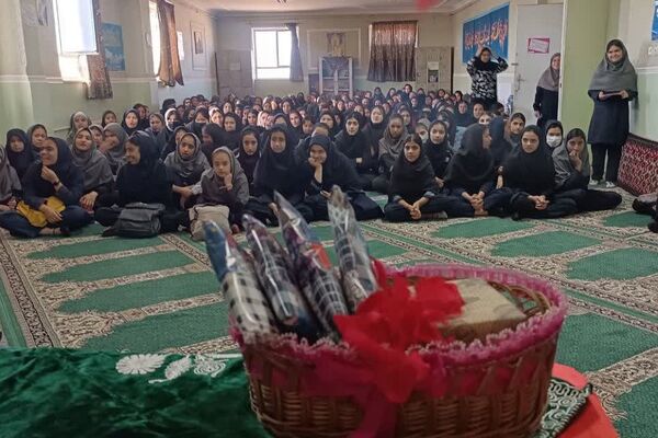 مراسم باشکوه میلاد حضرت زینب(س) و روز پرستار در مدارس شهرستان ورامین