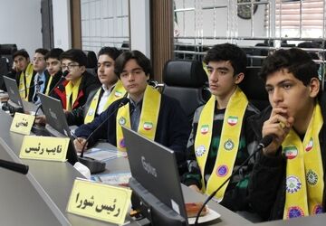 اولین نشست هیئت‌رئیسه و اعضای شورای دانش‌آموزی آموزش و پرورش ناحیه ۶ برگزار شد