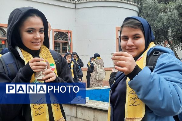 برگزاری اردوی تمشک با حضور دانش‌آموزان ناحیه یک شهرری در کانون امام خمینی(ره)