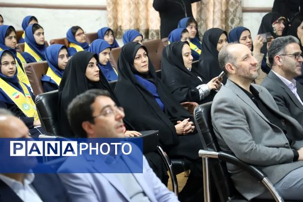 زنگ انقلاب در مدرسه خدیجه کبری ناحیه یک تبریز با حضور استاندار 