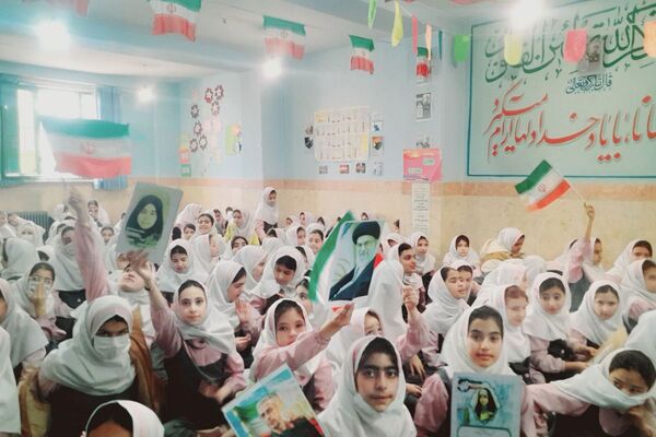 مدارس فیروزکوه غرق در شور نیمه شعبان