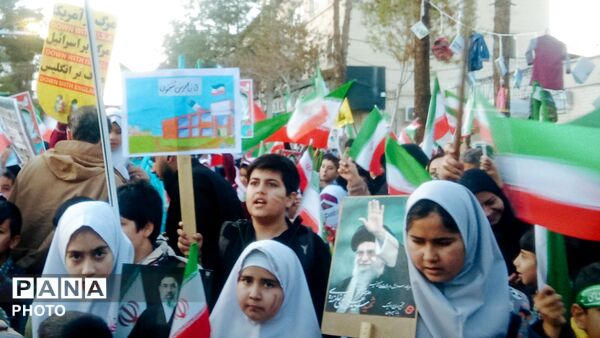 تجمع دانش آموزان کرمانی مقابل کمیساریای سازمان ملل متحد