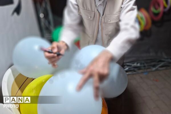 برپایی موکب «مدرسه رهبر شهید» در میدان هفت تیر نسیم‌شهر