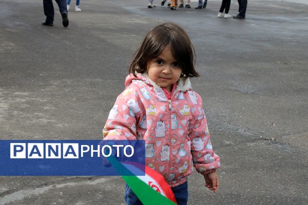 حماسه حضور مردم قروه در راهپیمایی ۲۲ بهمن؛ تجلی وحدت و وفاداری به انقلاب