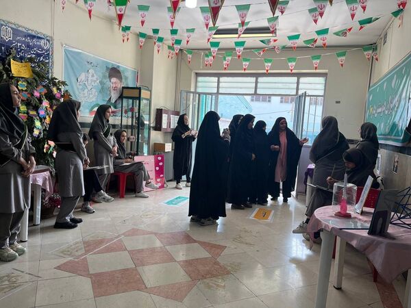 گرامیداشت هفته آزمایشگاه در منطقه ۱۶