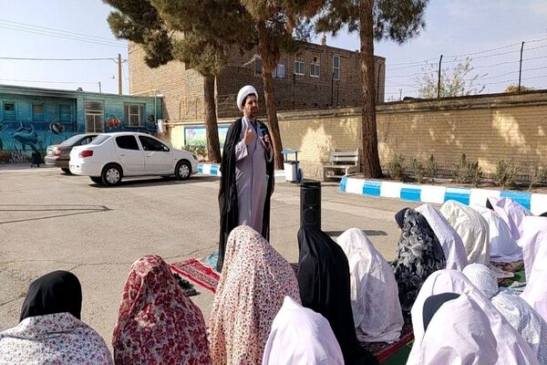 اقامه نماز باران در دبیرستان شهید مجید دهنوی نیشابور 