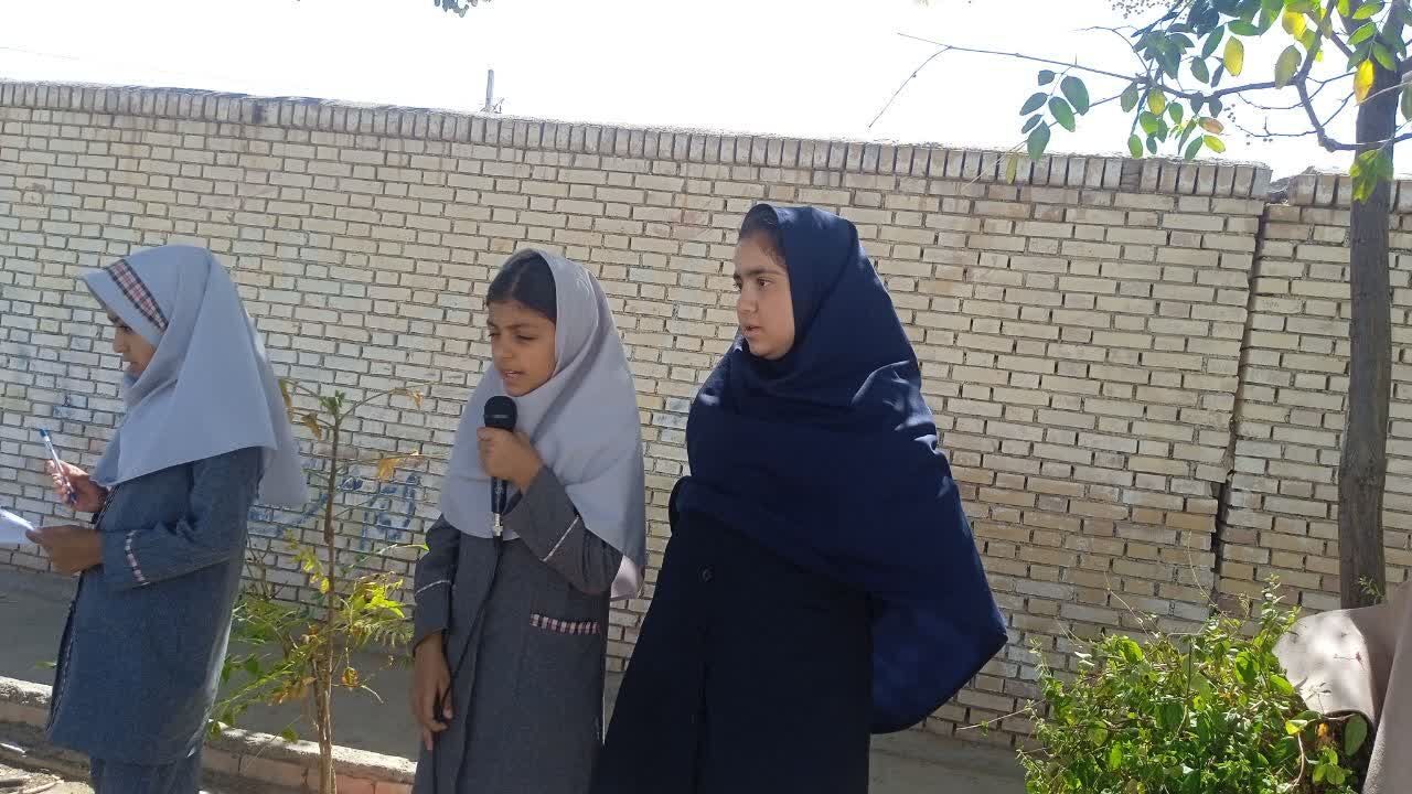برپایی نماز جماعت  در دبستان شهید نجفی فدافن 