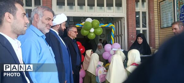 جشن شکوفه‌ها در مدرسه جهاد جعفریه قم 