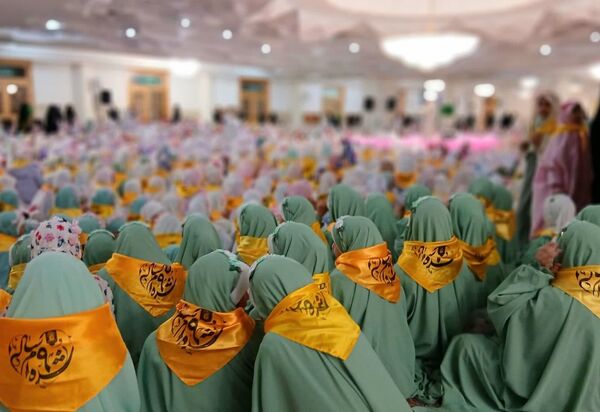 جشن تکلیف 3 هزار نفری دختران در حرم حضرت معصومه(س)