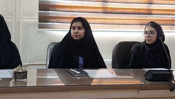 برگزاری اولین جلسه همیاران مشاور دبیرستان شاهد عصمت ناحیه۳ کرج در سال تحصیلی جدید 