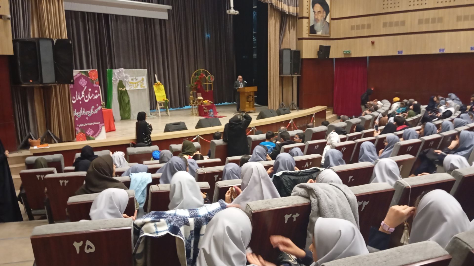 یلدای مادرانه با حضور مادران و دانش آموزان در فرهنگسرای سیمرغ
