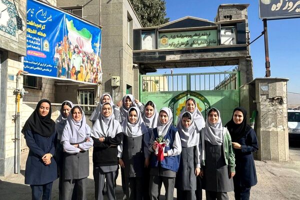 دیدار صمیمی آینده‌سازان با حافظان نظم و امنیت در کلانتری ۱۱ فیروزکوه