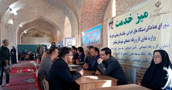 میز خدمت در آخرین نماز جمعه آبان ماه
