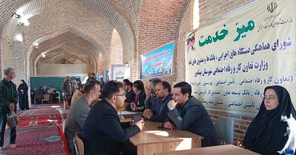 میز خدمت در آخرین نماز جمعه آبان ماه