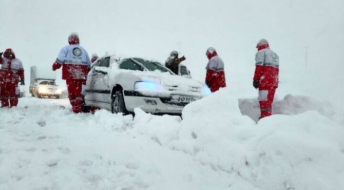 آماده‌باش کامل نیروهای عملیاتی هلال احمر در پی بارش برف و باران