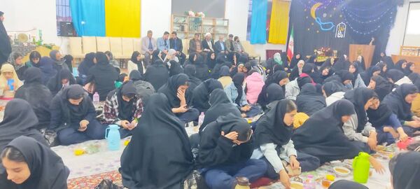 ضیافت افطار در هنرستان فاطمه‌الزهرا (س) بابلسر 