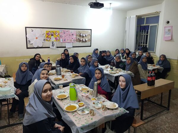 ضیافت افطاری در دبیرستان مهدی خدابنده
