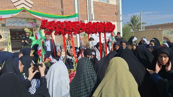 میزبانی دانش‌آموزان دختر بیرجندی از شهید گمنام 