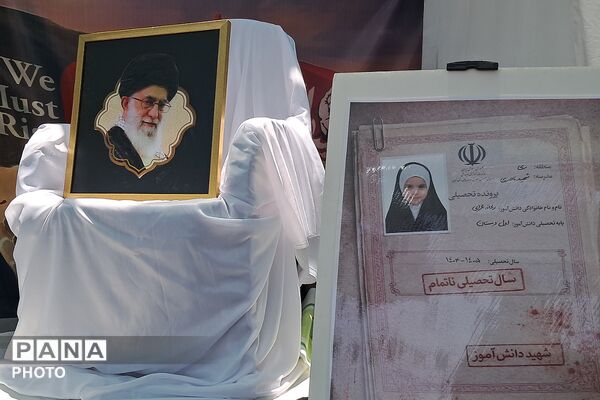 بهارستان دو در مسیر عشق؛ میزبانی فرهنگیان از زائران حسینی در عوارضی پرند