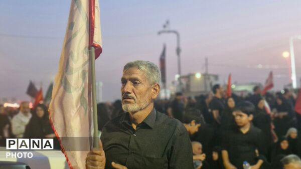 شکوه ایثار در قم؛ پیکر شهید ایران بر دستان ملت تشییع شد