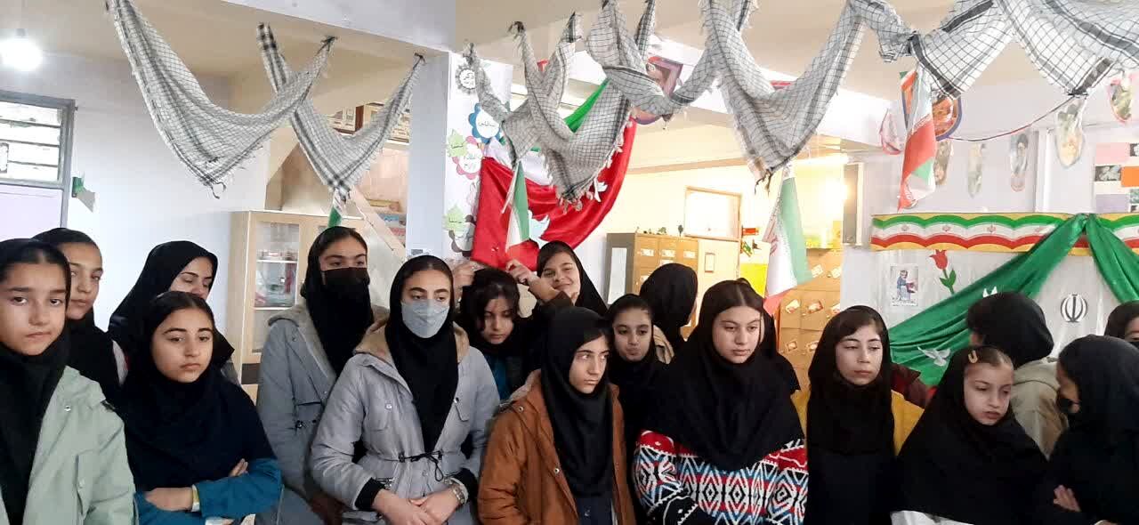 نمایشگاه انقلاب در مدرسه حضرت خدیجه(س) شیروان 