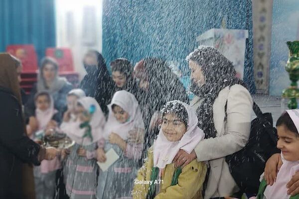مراسم روز مادر و تحلیف پیشتازان در دبستان شهید سرافراز