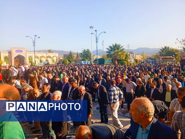 نماز عید فطر ۱۰ هزار نفری در کاشمر 