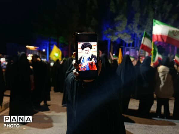 اجتماع شبانه نوجوانان شهرستان رشتخوار در سوگ رهبر شهید