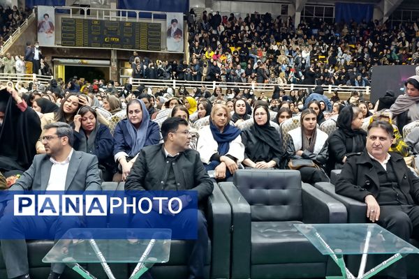 گردهمایی رانندگان سفیر مهر در هفته حمل‌ونقل شیراز