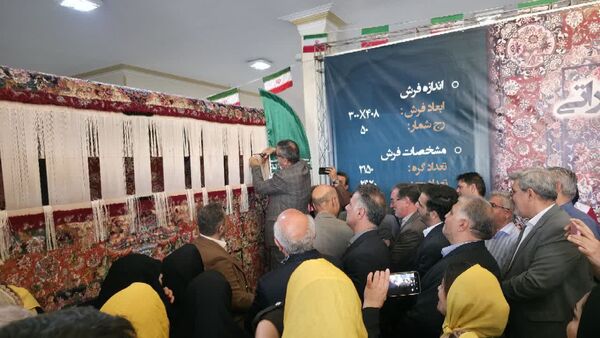 رونمایی از نخستین فرش صادراتی شهریار در اولین همایش بزرگ اندیشه