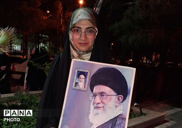 پیشگامان نمایش شور میهن دوستی در تجمعات شبانه 