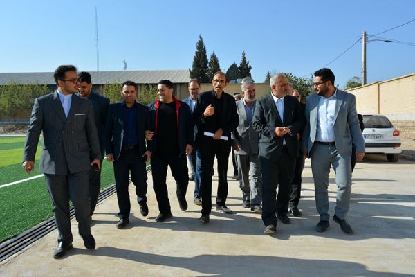 بازدید مدیران‌کل آموزش و پرورش و سازمان نوسازی مدارس استان تهران از زمین چمن روستای اورین