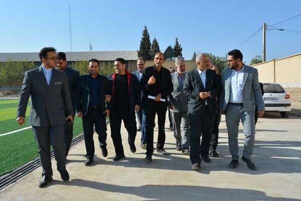 بازدید مدیران‌کل آموزش و پرورش و سازمان نوسازی مدارس استان تهران از زمین چمن روستای اورین