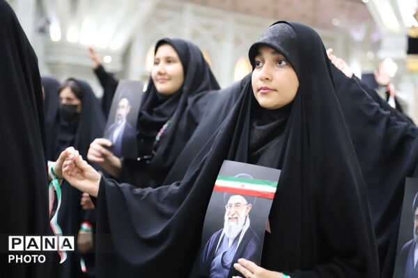 طنین سرود ۳ هزار دانش‌آموز در مرقد مطهر امام خمینی(ره)